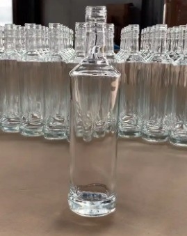 375 ml 500 ml 750 ml 1000 ml capaciteit Glasflessen voor wodka met korktop schroef GPI Top Cap