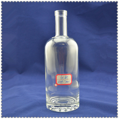 750 ml vodkafles met bevroren textuur en kristalwit glasmateriaal