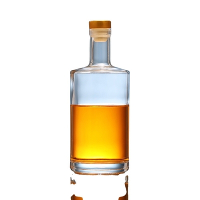 Persoonlijke logo afdrukken 250 ml 500 ml 750 ml heldere glazen flessen voor liquor platte whisky fles