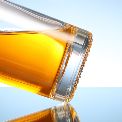 Persoonlijke logo afdrukken 250 ml 500 ml 750 ml heldere glazen flessen voor liquor platte whisky fles