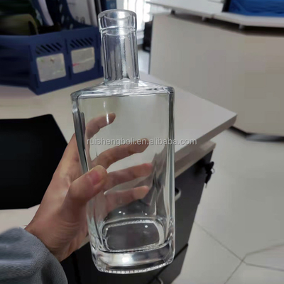 Leeg glas drankfles 500 ml 750 ml Vrije steekproef voor OEM/ODM Acceptabel