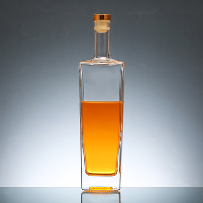 Op maat gemaakte 750 ml Vodka Liquor glazen fles met stop en transparant materiaal