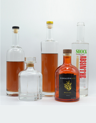 Uniek lichtblauw whisky pistool in de vorm van een 700 ml 500 ml lege ginfles voor alcohol