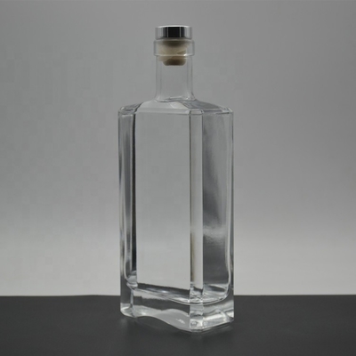 700 ml vierkant glasfles met kristalwit glasmateriaal