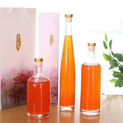 Witte olijfolie Tequila Whiskey Alcohol V-vormige Vodka Likörfles met schroefdop