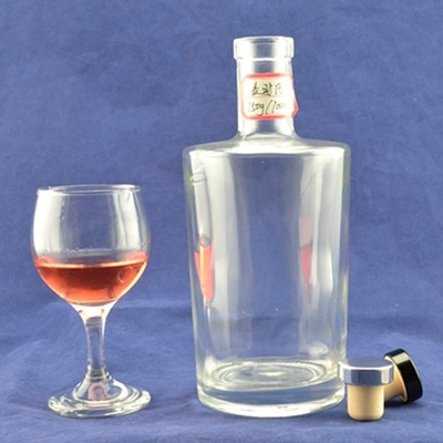 Kettingmateriaal Super Flint Materiaal 700 ml lege, heldere alcohol Rum Whisky Spirit Vodka Glasfles voor drank