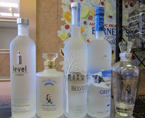 Warm stempelen van het oppervlak Gelaagde flessen voor vodka gin spirit 500 ml 1 liter