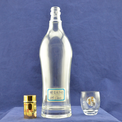 Gepersonaliseerd logo Acceptabel Duidelijk wit 750 ml fles voor rum Vodka en whisky