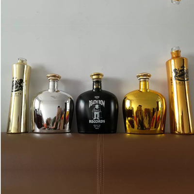 Elektronisch aangepaste wodka zeer OEM/ODM 750 ml whisky glasfles met schroefdop