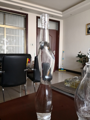 350 ml 500 ml 750 ml op maat gemaakte vrouwenlichaamvormige glazen fles voor drankverpakkingen