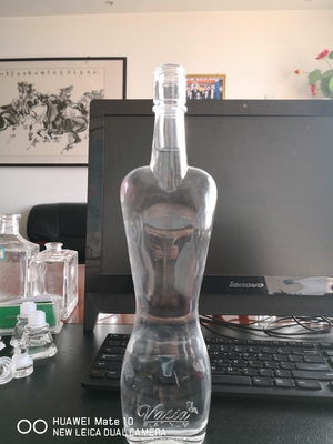 350 ml 500 ml 750 ml op maat gemaakte vrouwenlichaamvormige glazen fles voor drankverpakkingen