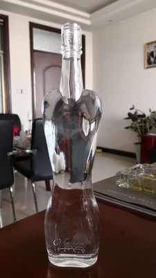 350 ml 500 ml 750 ml op maat gemaakte vrouwenlichaamvormige glazen fles voor drankverpakkingen