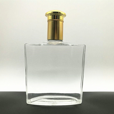 Decal Surface geeft een heldere glazen fles aan voor Russische wodka tegen betaalbare prijzen