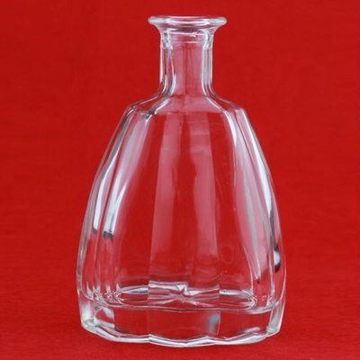 Decal Surface geeft een heldere glazen fles aan voor Russische wodka tegen betaalbare prijzen