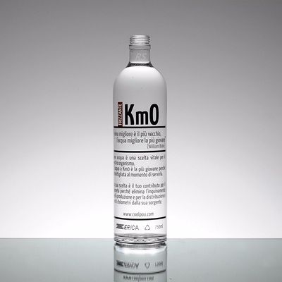 Decal Surface geeft een heldere glazen fles aan voor Russische wodka tegen betaalbare prijzen