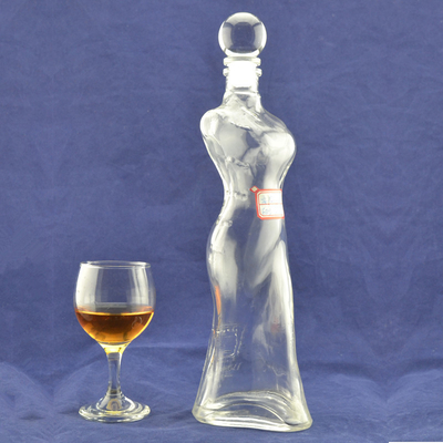 Decal oppervlakte handhaving Vodka glazen fles voor vrouwen lichaam vorm in kristalwit materiaal