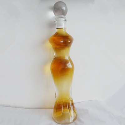 Decal oppervlakte handhaving Vodka glazen fles voor vrouwen lichaam vorm in kristalwit materiaal