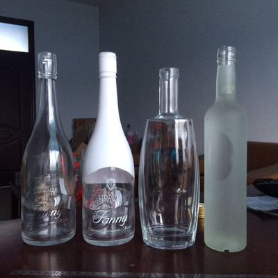 Gekruide vodka glasflessen FOB-voorwaarden en hoog flint materiaal