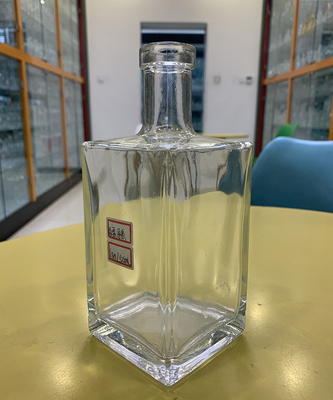 500 ml 700 ml 750 ml 1L unieke vierkantvormige glazen drankfles voor sap Vodka Spirituous Liquor