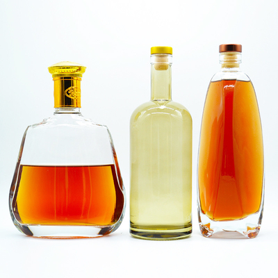 Industriële dranken Vierkante glazen fles 700 ml met decal oppervlak en mat zwart afwerking