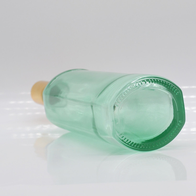 Super Flint Glass Whiskey Rum Gin Flessen met Custom Relief Carving Design en Houten Stopper