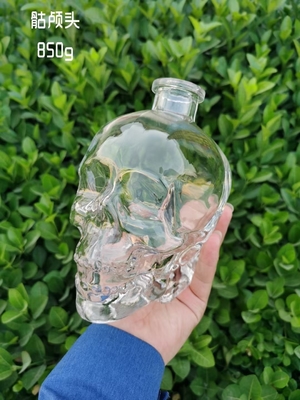 Vierkante op maat gemaakte glazen drankflessen voor gedistilleerde dranken Vodka Gin Rum Whisky 700 ml Cork