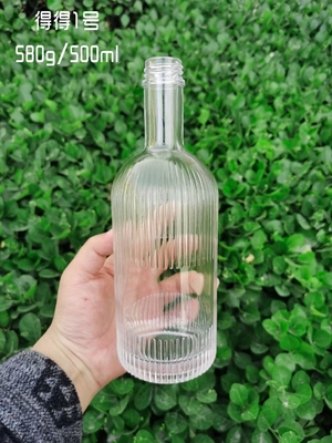 Vierkante op maat gemaakte glazen drankflessen voor gedistilleerde dranken Vodka Gin Rum Whisky 700 ml Cork