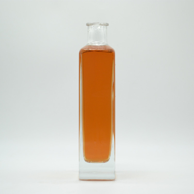 Gepersonaliseerde vierkant glazen drankfles voor gedistilleerde dranken Gin Tequila Vodka 750 ml/700 ml/500 ml