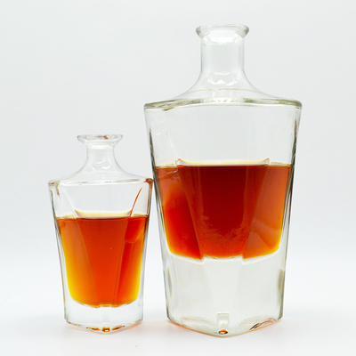 750 ml op maat gemaakt glasfles voor gedistilleerde dranken Doorzichtige onregelmatige tequilafles