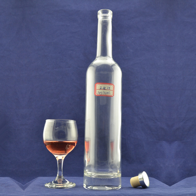 Hoog dunne glasfles voor drank voor whisky/brandy/vodka, afgesloten met afdraaibaar deksel