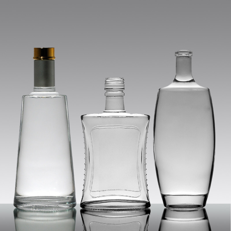 Aanvaardbaar Op maat gemaakte 500 ml 750 ml lege glasflessen voor mineraalwater