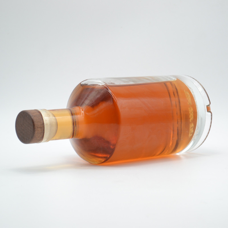 Op maat gemaakte glazen drankflessen met Decal-oppervlakbehandelingen in Super Flint-glasmateriaal