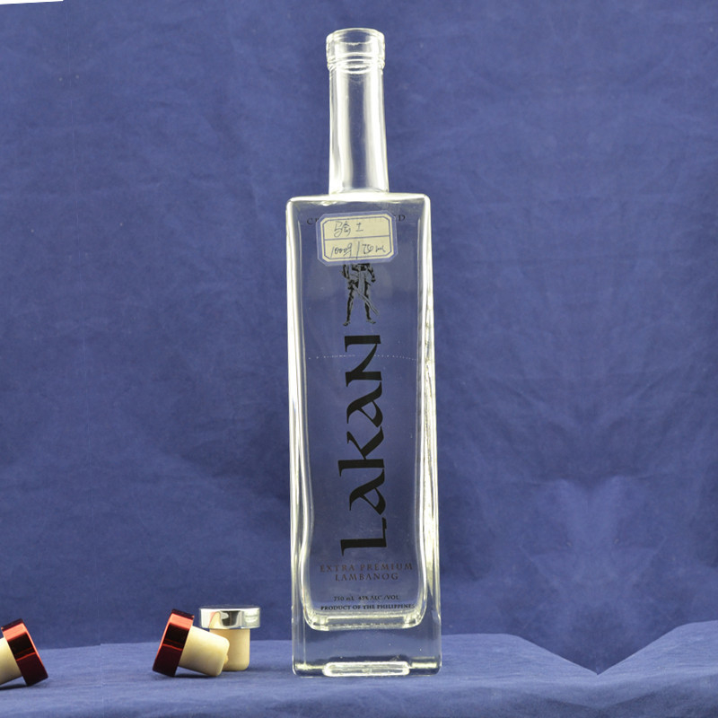 Gepersonaliseerd logo Acceptabel Duidelijk wit 750 ml fles voor rum Vodka en whisky